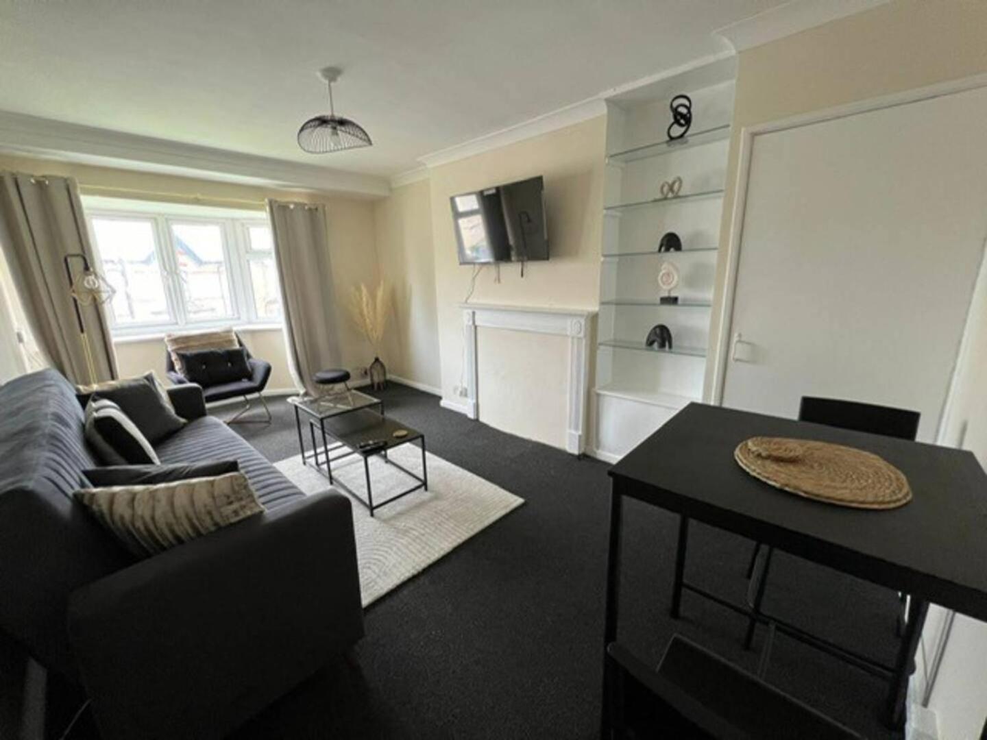 Walthamstow - - Sleeps 3 - Streetparking Appartamento *